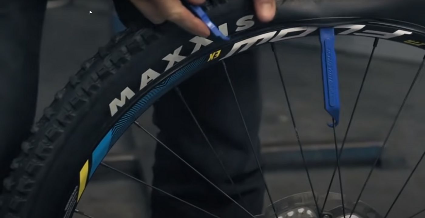 gte the mountain bike tyre the rim off