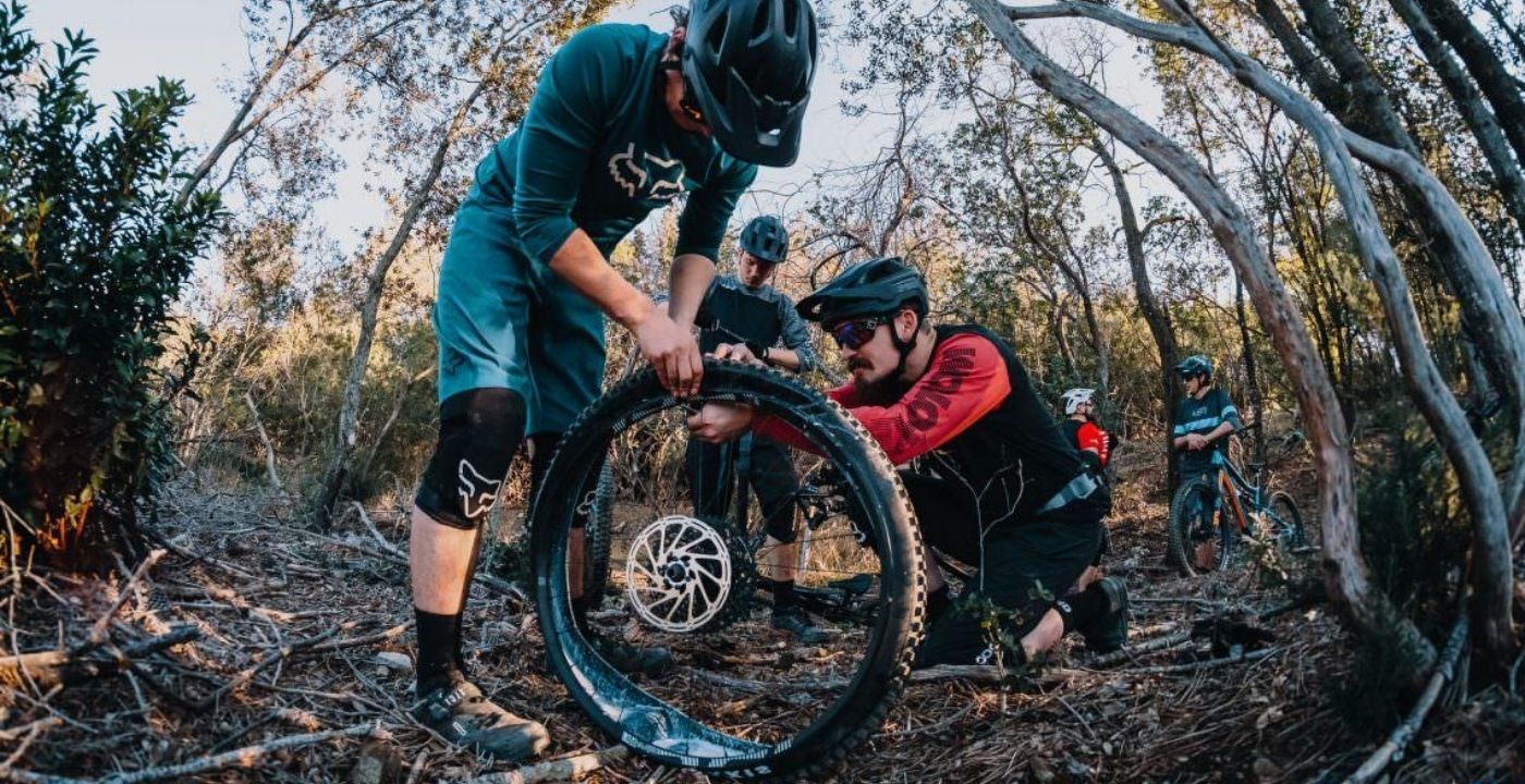 changing mountain bike tyre
