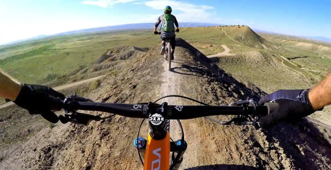 10 Electric Mountain Bike Tips Every Rider Should Know (2023) 4 eyes on the trail